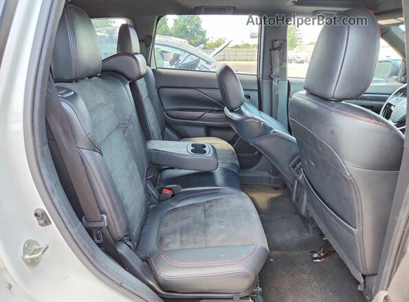 JA4AD3A3XLZ038624 2020 MITSUBISHI OUTLANDER White Engine compartment view