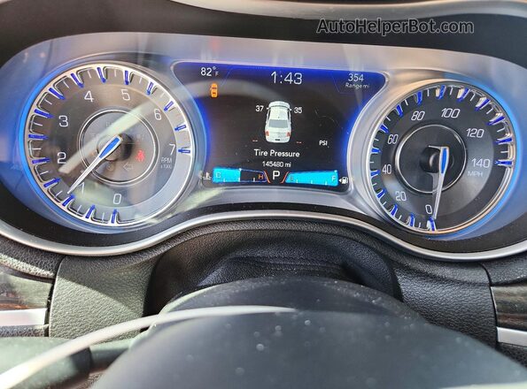 2C3CCAAG0HH646897 2017 CHRYSLER 300 Charcoal Вид щитка приладів