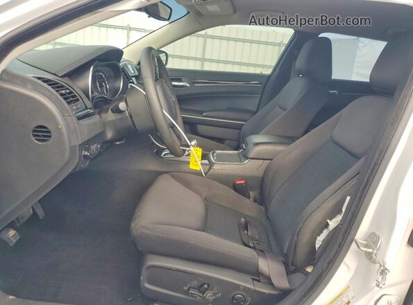 2C3CCAAG0PH664864 2023 CHRYSLER 300 Белый Вид салона спереди