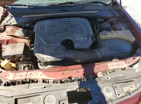 2C3CCAAG1GH206928 2016 CHRYSLER 300 Burgundy Widok wnętrza z tyłu