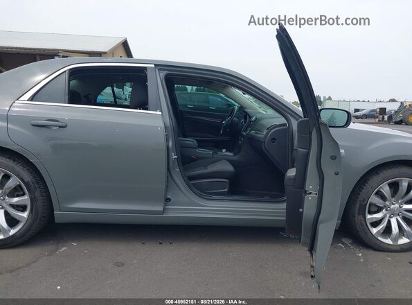 2C3CCAAG1KH590587 2019 CHRYSLER 300 Серый Вид салона спереди