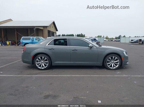 2C3CCAAG1KH590587 2019 CHRYSLER 300 Серый Вид задней части салона