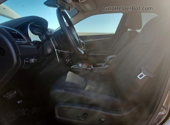 2C3CCAAG1LH212657 2020 CHRYSLER 300 Charcoal Front interior view