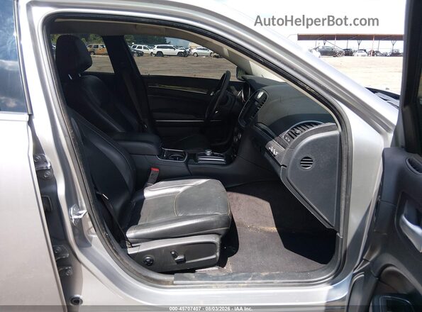 2C3CCAAG2GH238691 2016 CHRYSLER 300 Gray Widok wnętrza z przodu