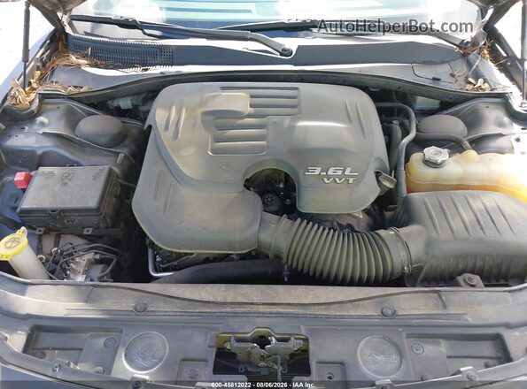 2C3CCAAG2JH294038 2018 CHRYSLER 300 Gray Հետևի տեսք