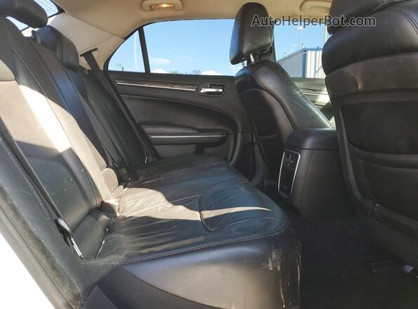 2C3CCAAG3GH206655 2016 CHRYSLER 300 White Vista de los asientos traseros