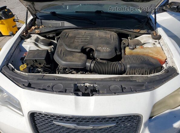 2C3CCAAG3GH206655 2016 CHRYSLER 300 White Vista interior trasera