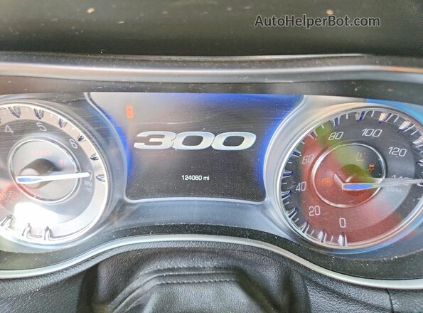 2C3CCAAG3JH308139 2018 CHRYSLER 300 Бордовый Вид щитка приборов