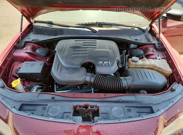 2C3CCAAG3JH308139 2018 CHRYSLER 300 Бордовый Вид задней части салона