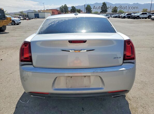 2C3CCAAG3LH137606 2020 CHRYSLER 300 Серебряный Вид сзади