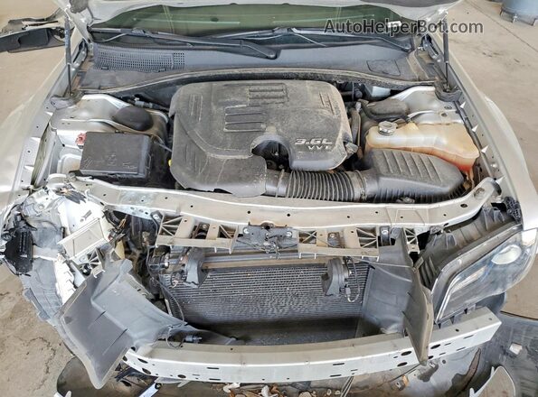 2C3CCAAG3LH137606 2020 CHRYSLER 300 Серебряный Вид задней части салона