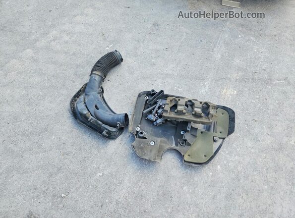2C3CCAAG3NH131145 2022 CHRYSLER 300 Gray Vista del compartimento del motor
