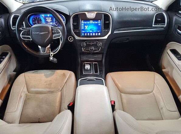 2C3CCAAG4HH588129 2017 CHRYSLER 300 Gray Vista del salpicadero