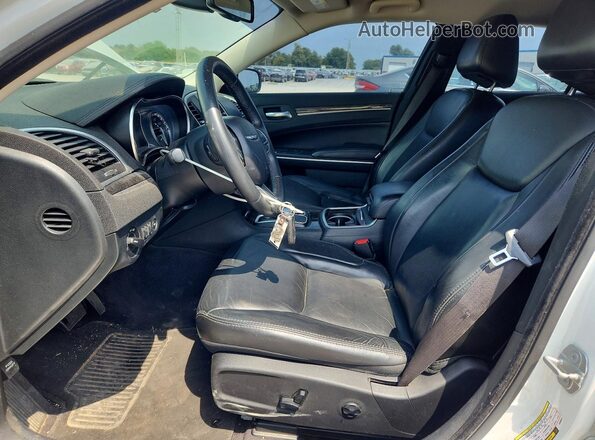 2C3CCAAG4JH285941 2018 CHRYSLER 300 White Սալոնի դիմացի տեսք