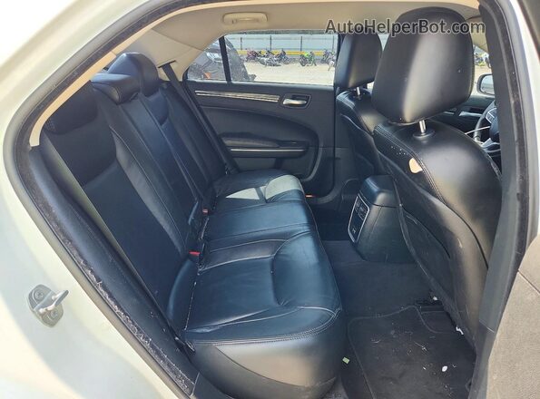2C3CCAAG4JH285941 2018 CHRYSLER 300 White Հետևի նստատեղերի տեսք