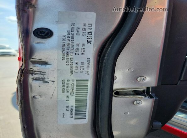2C3CCAAG5HH662139 2017 CHRYSLER 300 Серебряный Вид подкапотного пространства