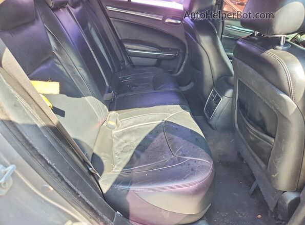 2C3CCAAG5HH662139 2017 CHRYSLER 300 Серебряный Вид задних сидений