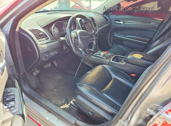2C3CCAAG5HH662139 2017 CHRYSLER 300 Серебряный Вид салона спереди