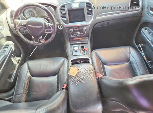 2C3CCAAG5HH662139 2017 CHRYSLER 300 Серебряный Вид панели приборов