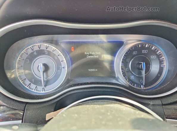 2C3CCAAG5HH662139 2017 CHRYSLER 300 Серебряный Вид щитка приборов