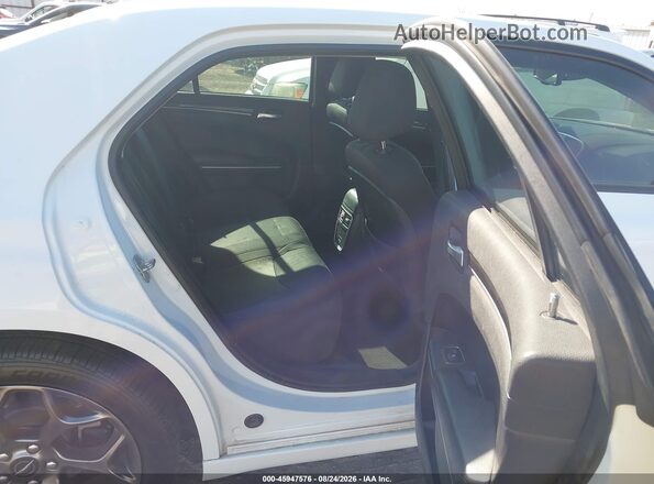 2C3CCAAG5JH168272 2018 CHRYSLER 300 White VIN კოდის სტიკერის ხედი