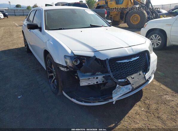 2C3CCAAG5JH168272 2018 CHRYSLER 300 White წინა ხედი