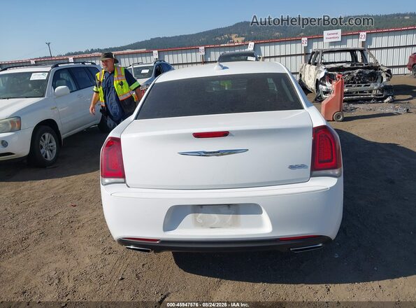2C3CCAAG5JH168272 2018 CHRYSLER 300 White 