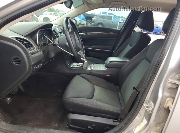 2C3CCAAG5JH264547 2018 CHRYSLER 300 Gray Սալոնի դիմացի տեսք