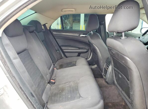 2C3CCAAG5JH264547 2018 CHRYSLER 300 Gray Հետևի նստատեղերի տեսք