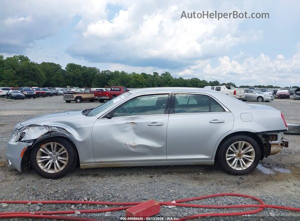 2C3CCAAG5KH727157 2019 CHRYSLER 300 Silver უკანა სალონის ხედი