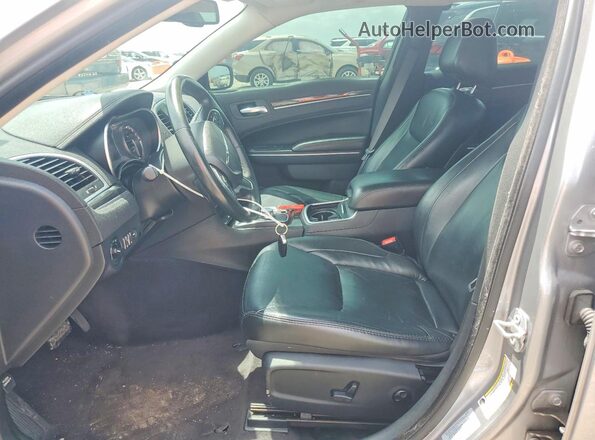2C3CCAAG6HH662103 2017 CHRYSLER 300 Silver Front interior view