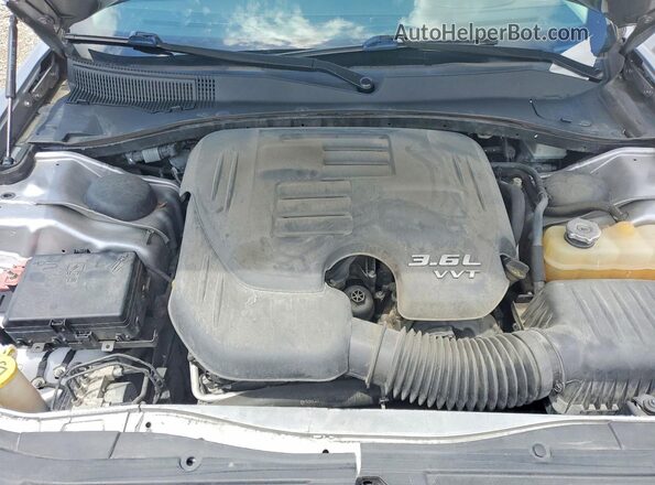 2C3CCAAG6HH662103 2017 CHRYSLER 300 Silver Rear interior view