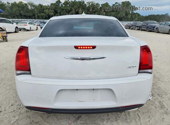 2C3CCAAG6JH320253 2018 CHRYSLER 300 White უკანა ხედი
