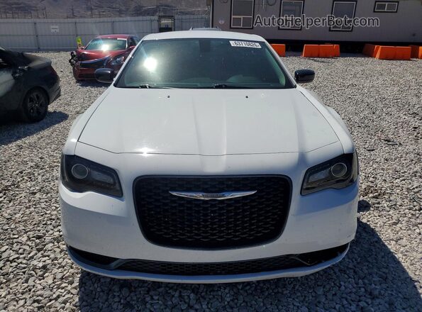 2C3CCAAG6KH590777 2019 CHRYSLER 300 Белый Вид спереди