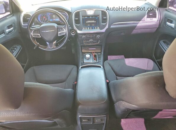 2C3CCAAG6KH590777 2019 CHRYSLER 300 Белый Вид панели приборов