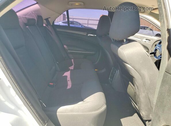 2C3CCAAG6KH590777 2019 CHRYSLER 300 Белый Вид задних сидений