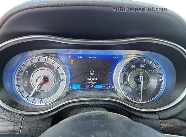 2C3CCAAG6KH666255 2019 CHRYSLER 300 Blue ხელსაწყოთა პანელის ხედი