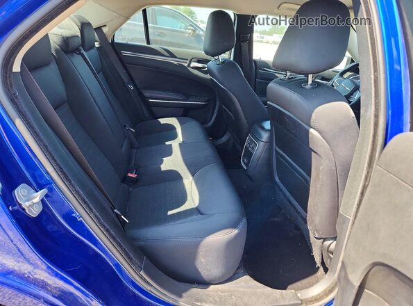 2C3CCAAG6KH666255 2019 CHRYSLER 300 Blue უკანა სავარძლების ხედი