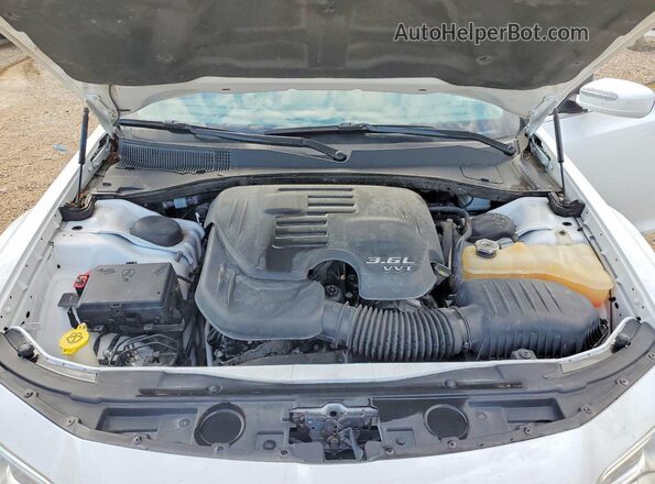 2C3CCAAG8GH343686 2016 CHRYSLER 300 White Սալոնի հետևի տեսք