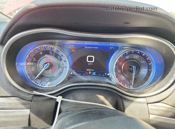 2C3CCAAG8JH293248 2018 CHRYSLER 300 Burgundy ხელსაწყოთა პანელის ხედი