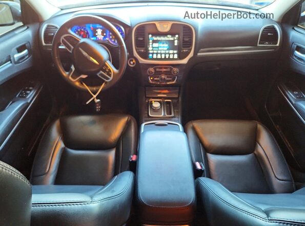 2C3CCAAG8LH117772 2020 CHRYSLER 300 White Vista del salpicadero