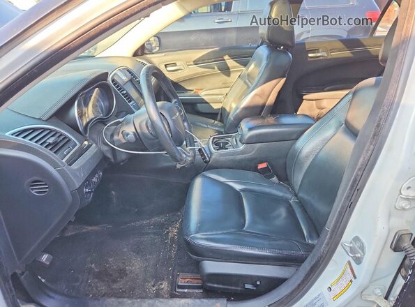 2C3CCAAG9GH116751 2016 CHRYSLER 300 Black Widok wnętrza z przodu