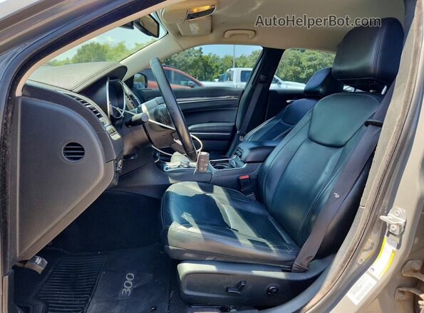 2C3CCAAGXHH612630 2017 CHRYSLER 300 Charcoal Вид салону спереду