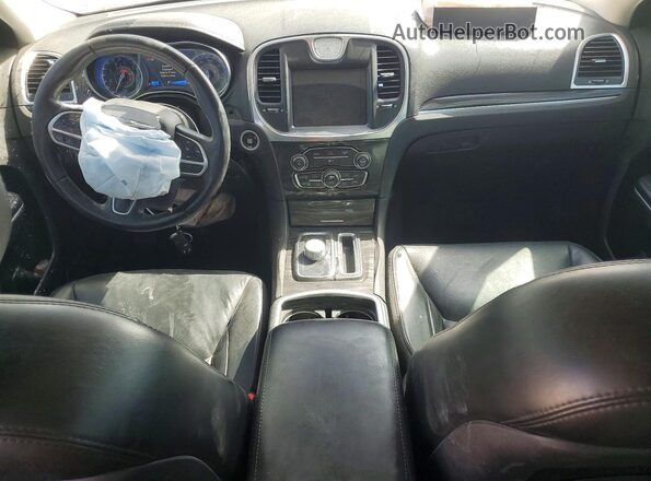2C3CCAAGXJH203940 2018 CHRYSLER 300 Темно-бордовый Вид панели приборов
