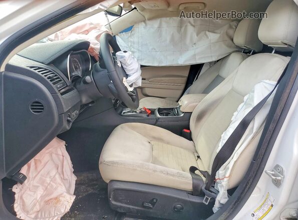 2C3CCAAGXPH706554 2023 CHRYSLER 300 White Widok wnętrza z przodu
