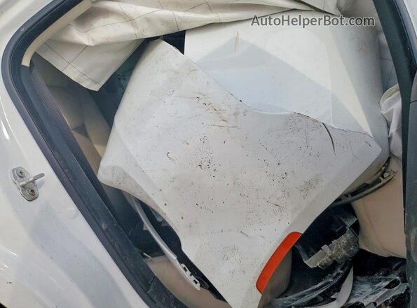 2C3CCAAGXPH706554 2023 CHRYSLER 300 White Widok tylnych siedzeń