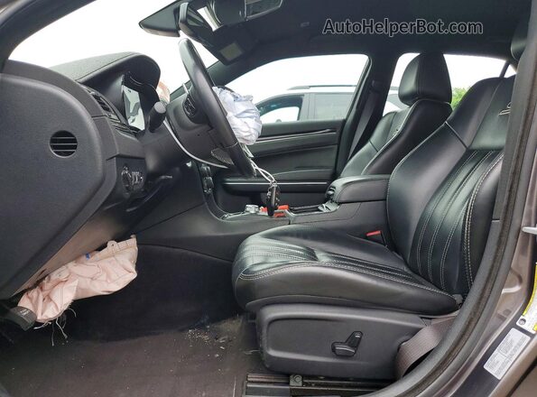 2C3CCABG0HH653282 2017 CHRYSLER 300 Silver Front interior view