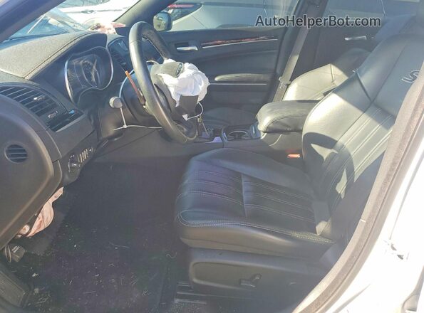 2C3CCABG1MH660784 2021 CHRYSLER 300 White Front interior view