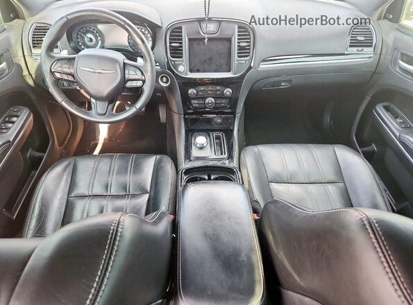 2C3CCABG2JH319745 2018 CHRYSLER 300 Burgundy Widok deski rozdzielczej