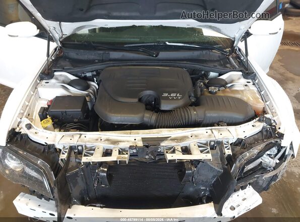 2C3CCABG3JH262181 2018 CHRYSLER 300 White Rear view
